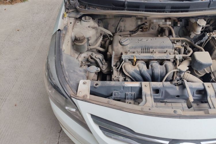 Used Hyundai Verna (older generation) 2014 1.4L Manual Smart GLS Trim Engine Bay Right