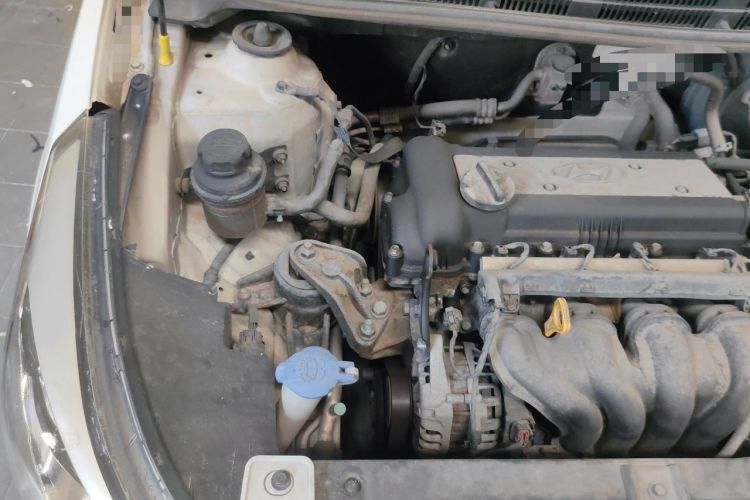 Used Hyundai Verna (older generation) 2014 1.4L Manual Smart GLS Trim Engine Bay Right