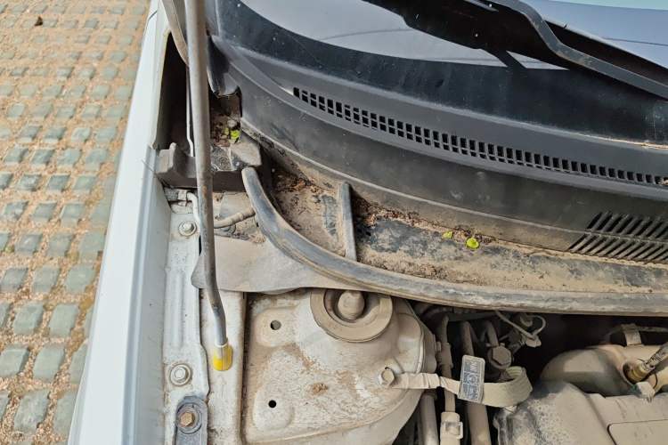 Used Hyundai Verna (older generation) 2014 1.4L Automatic Smart GLS Engine Bay Right