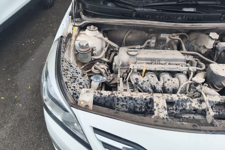 Used Hyundai Verna (older generation) 2014 1.4L Manual Smart GLS Trim Engine Bay Right