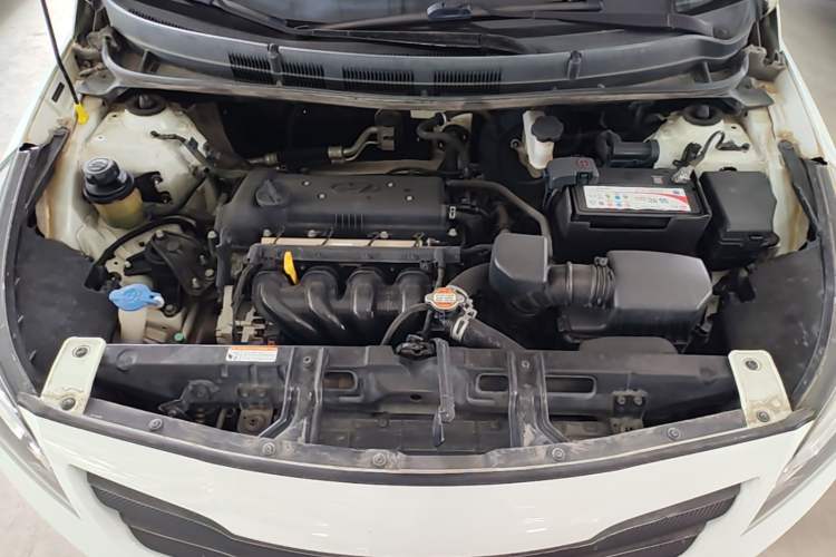 Used Hyundai Verna (older generation) 2014 1.4L Manual Smart GLS Trim Engine Bay