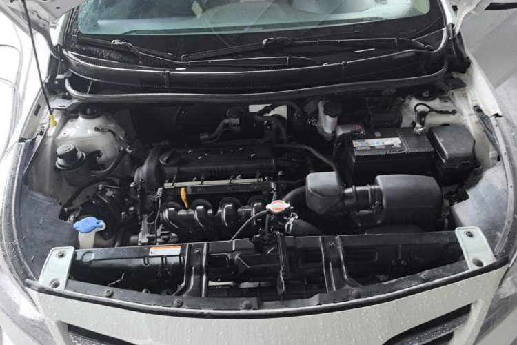 Used Hyundai Verna (older generation) 2014 1.4L Manual Smart GLS Trim Engine Bay