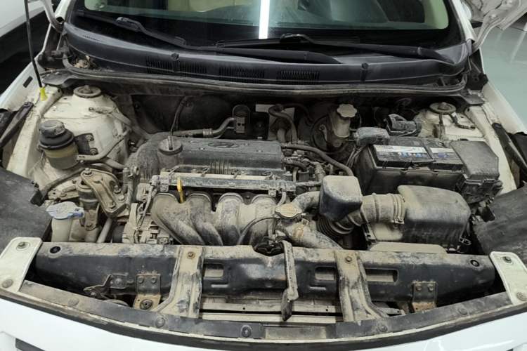 Used Hyundai Verna (older generation) 2014 1.4L Manual Smart GLS Trim Engine Bay