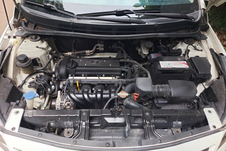 Used Hyundai Verna (older generation) 2014 1.4L Automatic Leading-Edge GLX Engine Bay