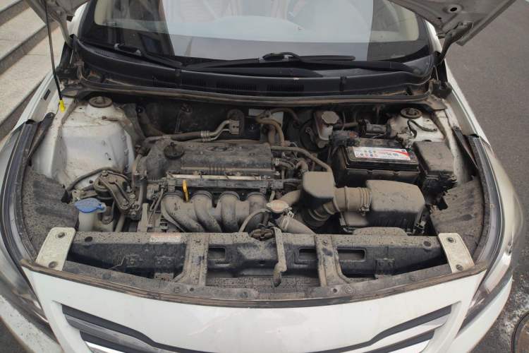 Used Hyundai Verna (older generation) 2014 1.4L Manual Smart GLS Trim Engine Bay