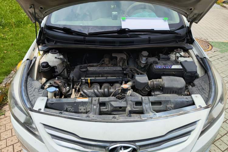 Used Hyundai Verna (older generation) 2014 1.4L Manual Smart GLS Trim Engine Bay