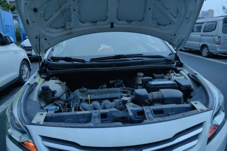 Used Hyundai Verna (older generation) 2014 1.4L Manual Smart GLS Trim Engine Bay