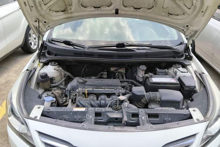 Used Hyundai Verna (older generation) 2014 1.4L Manual Smart GLS Trim Engine Bay