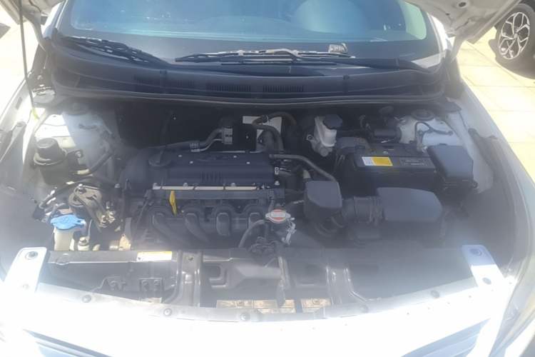 Used Hyundai Verna (older generation) 2014 1.4L Manual Smart GLS Trim Engine Bay