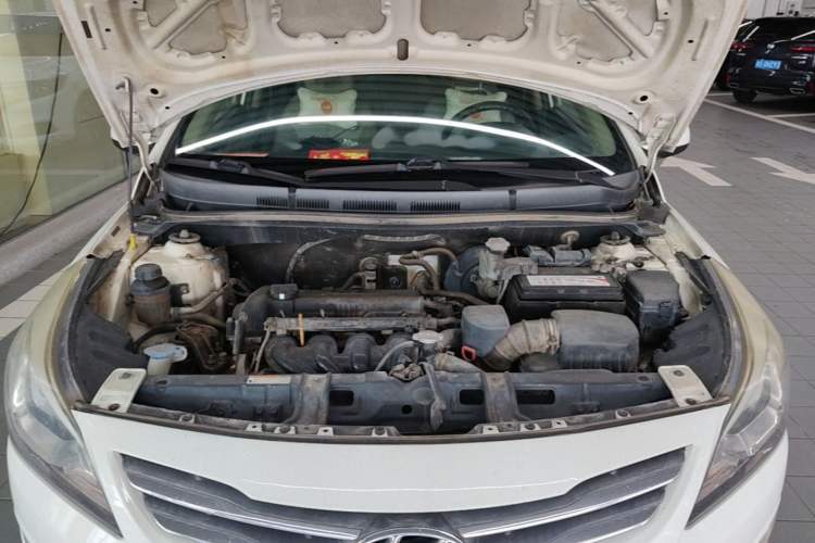 Used Hyundai Verna (older generation) 2014 1.4L Automatic Smart GLS Engine Bay