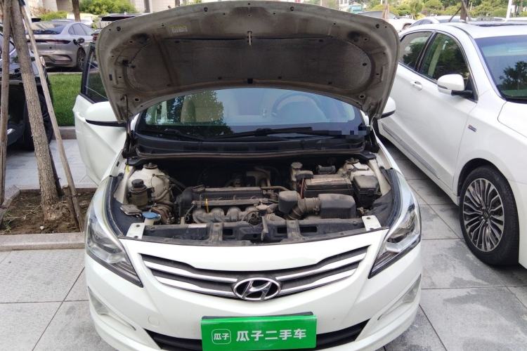 Used Hyundai Verna (older generation) 2014 1.4L Manual Smart GLS Trim Engine Bay
