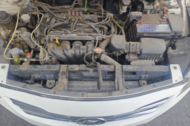 Used Hyundai Verna (older generation) 2014 1.4L Manual Smart GLS Trim Engine Bay