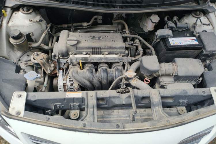 Used Hyundai Verna (older generation) 2014 1.4L Automatic Smart GLS Engine Bay