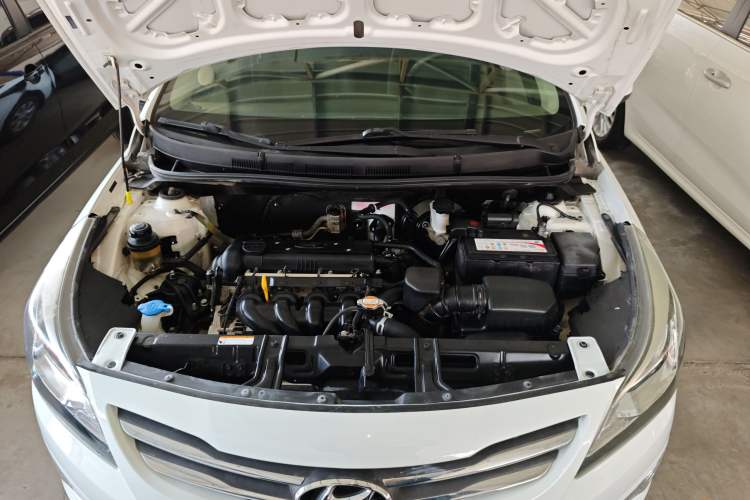Used Hyundai Verna (older generation) 2014 1.4L Manual Smart GLS Trim Engine Bay