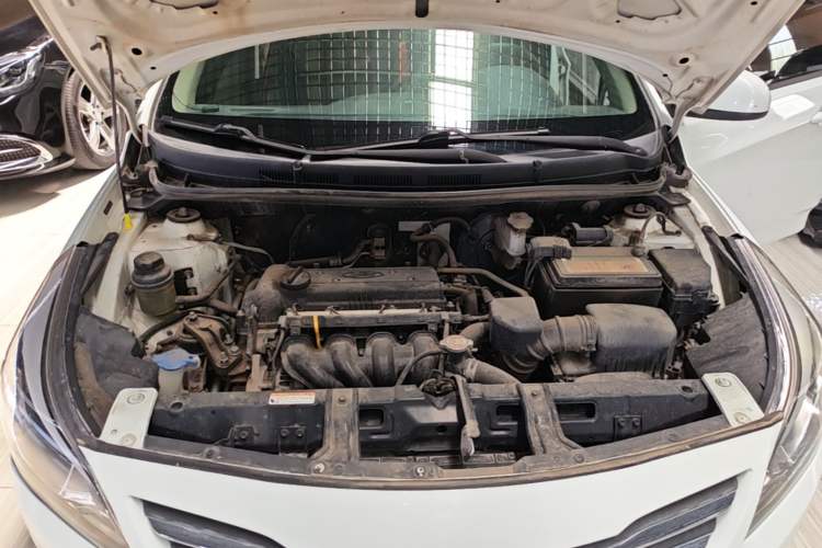 Used Hyundai Verna (older generation) 2014 1.4L Manual Smart GLS Trim Engine Bay