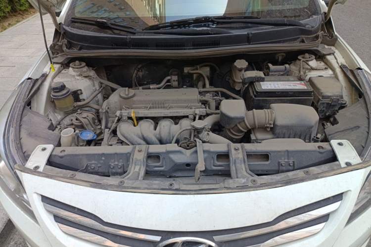Used Hyundai Verna (older generation) 2014 1.4L Manual Smart GLS Trim Engine Bay