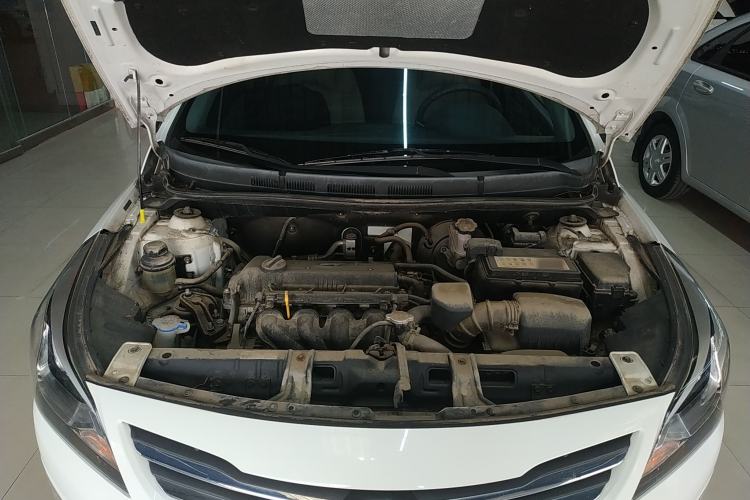 Used Hyundai Verna (older generation) 2014 1.4L Manual Smart GLS Trim Engine Bay