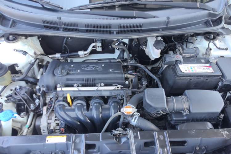 Used Hyundai Verna (older generation) 2014 1.4L Manual Smart GLS Trim Engine Bay