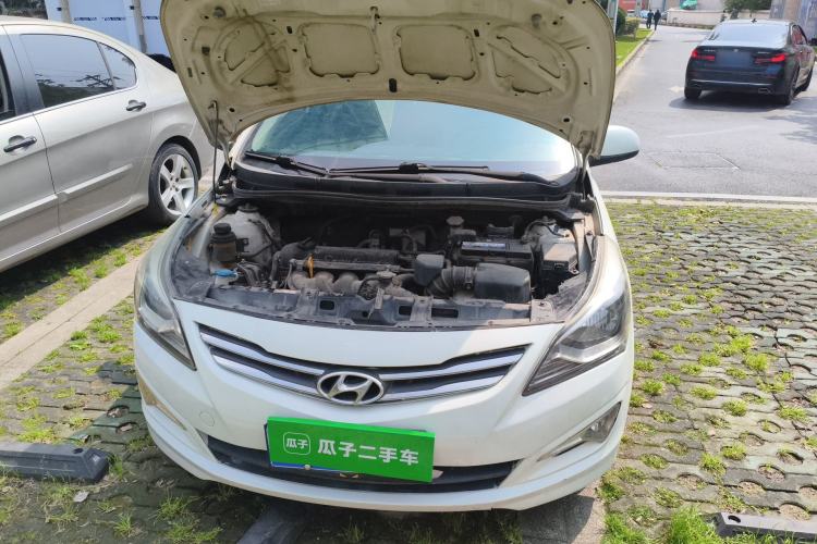 Used Hyundai Verna (older generation) 2014 1.4L Manual Smart GLS Trim Engine Bay