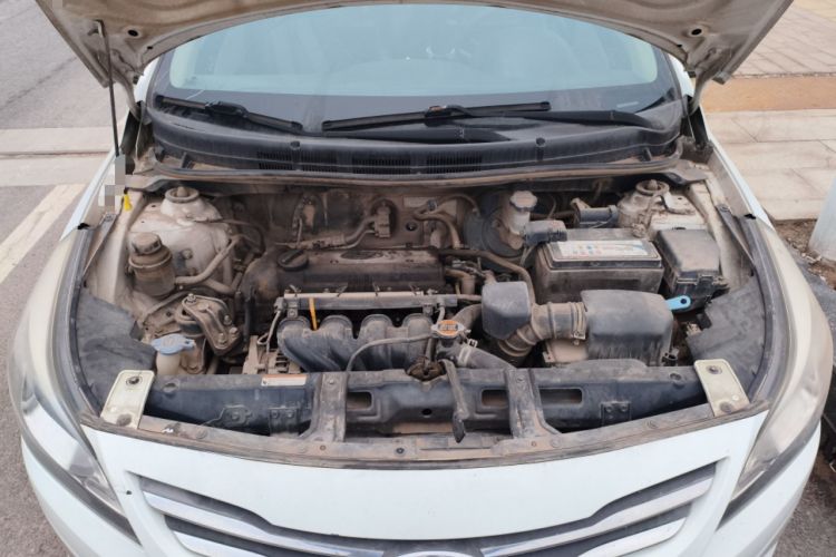 Used Hyundai Verna (older generation) 2014 1.4L Manual Smart GLS Trim Engine Bay