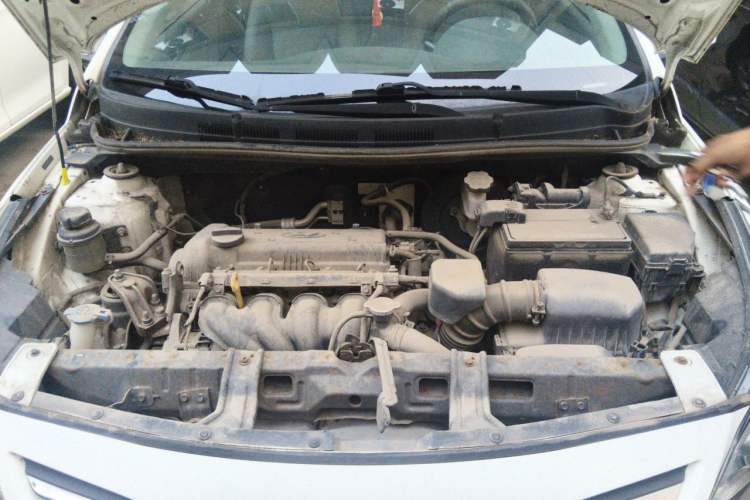 Used Hyundai Verna (older generation) 2014 1.4L Automatic Leading-Edge GLX Engine Bay