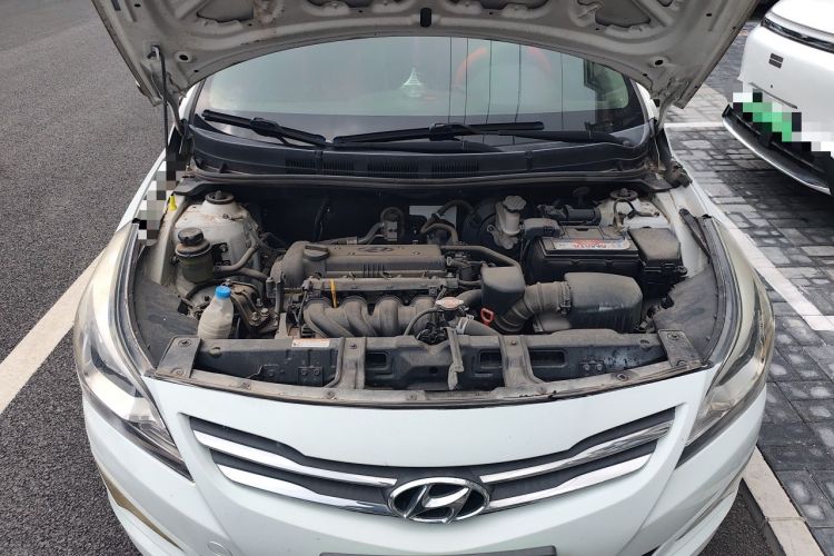 Used Hyundai Verna (older generation) 2014 1.4L Automatic Smart GLS Engine Bay