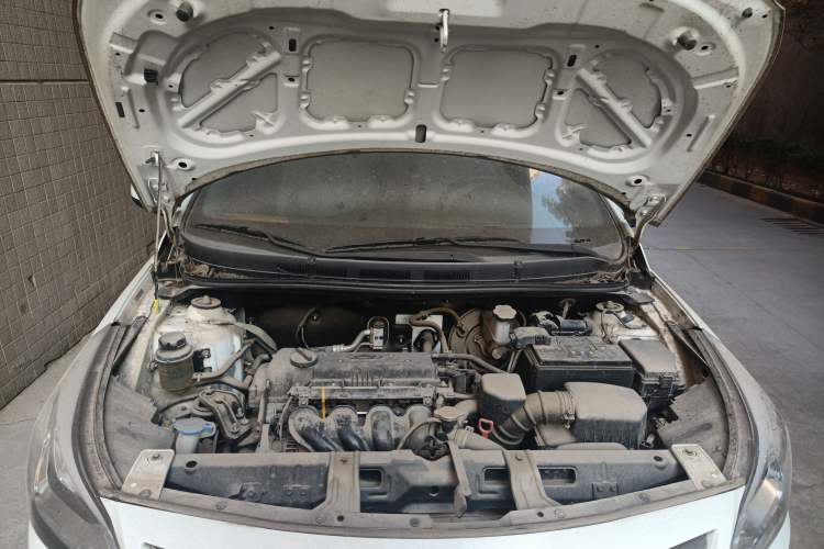 Used Hyundai Verna (older generation) 2014 1.4L Automatic Smart GLS Engine Bay