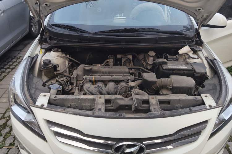Used Hyundai Verna (older generation) 2014 1.4L Manual Smart GLS Trim Engine Bay