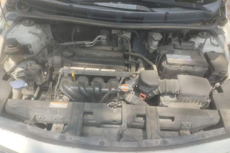 Used Hyundai Verna (older generation) 2014 1.4L Automatic Leading-Edge GLX Engine Bay