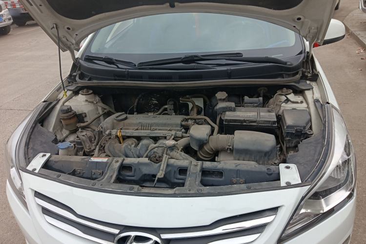 Used Hyundai Verna (older generation) 2014 1.4L Manual Smart GLS Trim Engine Bay