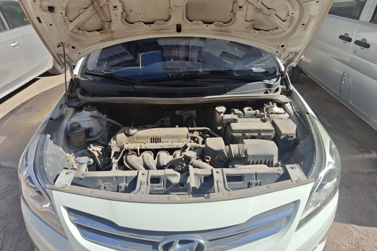 Used Hyundai Verna (older generation) 2014 1.4L Automatic Leading-Edge GLX Engine Bay