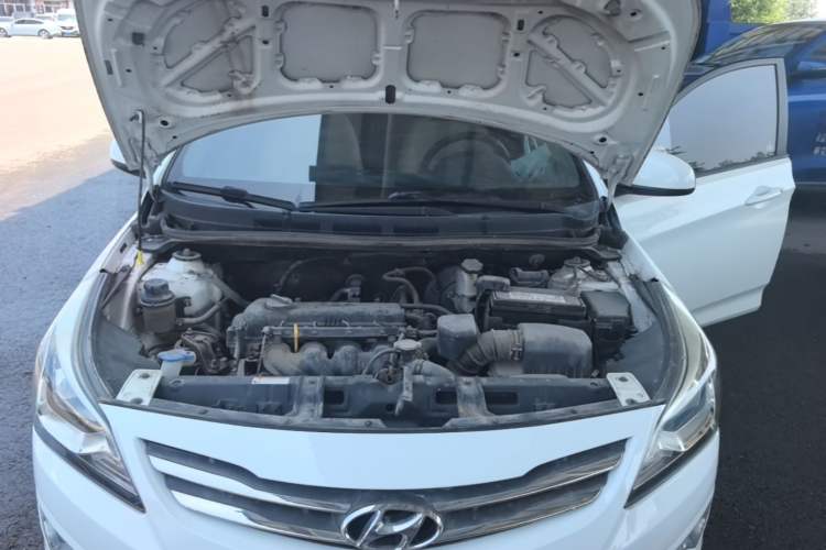 Used Hyundai Verna (older generation) 2014 1.4L Manual Smart GLS Trim Engine Bay