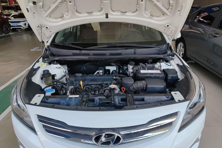 Used Hyundai Verna (older generation) 2014 1.4L Automatic Smart GLS Engine Bay