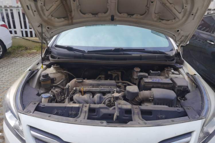 Used Hyundai Verna (older generation) 2014 1.4L Manual Smart GLS Trim Engine Bay