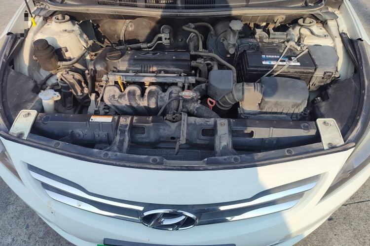 Used Hyundai Verna (older generation) 2014 1.4L Automatic Smart GLS Engine Bay