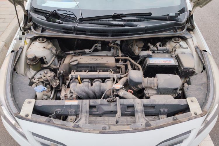 Used Hyundai Verna (older generation) 2014 1.4L Automatic Smart GLS Engine Bay