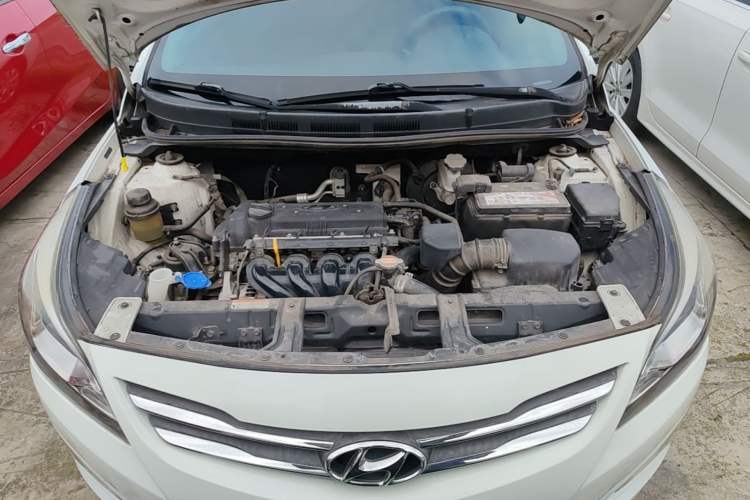 Used Hyundai Verna (older generation) 2014 1.4L Manual Smart GLS Trim Engine Bay