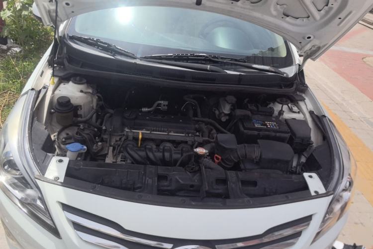 Used Hyundai Verna (older generation) 2014 1.4L Automatic Leading-Edge GLX Engine Bay