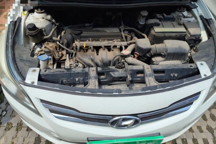 Used Hyundai Verna (older generation) 2014 1.4L Automatic Smart GLS Engine Bay