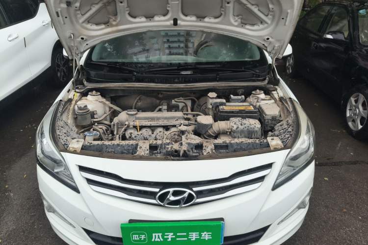 Used Hyundai Verna (older generation) 2014 1.4L Manual Smart GLS Trim Engine Bay