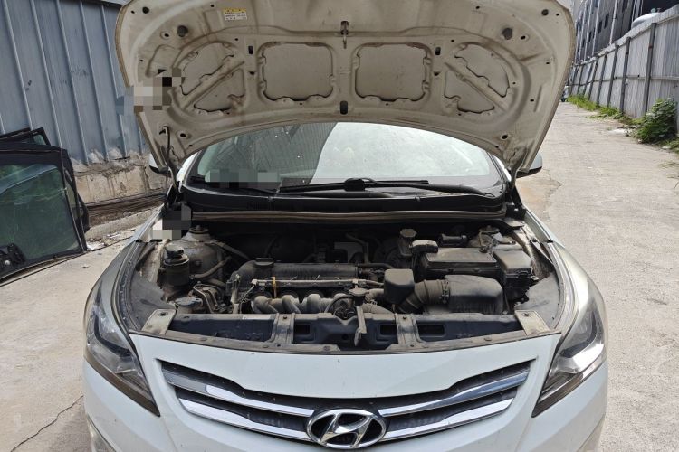 Used Hyundai Verna (older generation) 2014 1.4L Manual Smart GLS Trim Engine Bay