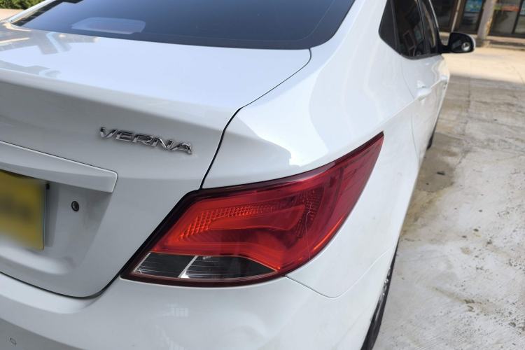 Used Hyundai Verna (older generation) 2014 1.4L Manual Smart GLS Trim Exterior 10