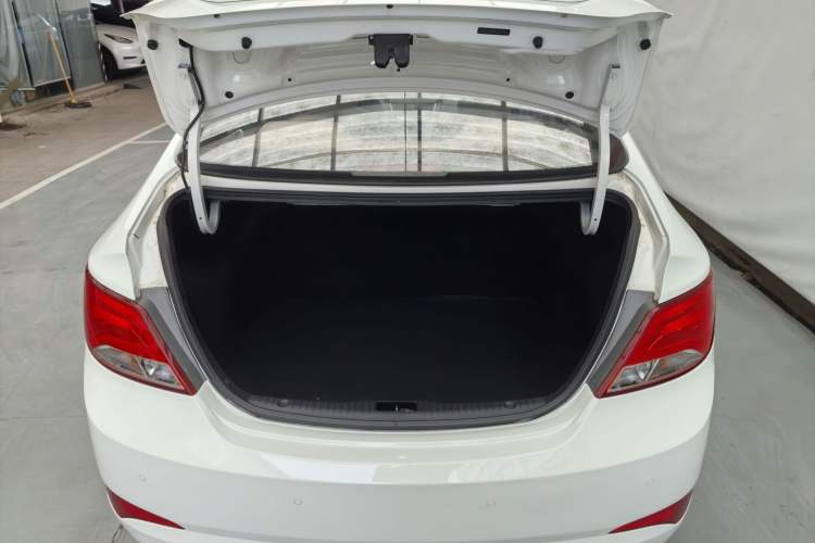 Used Hyundai Verna (older generation) 2014 1.4L Automatic Smart GLS Exterior 11