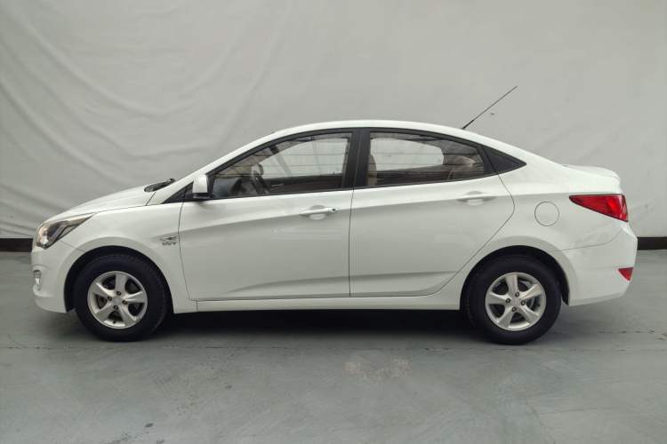 Used Hyundai Verna (older generation) 2014 1.4L Automatic Smart GLS Exterior 12