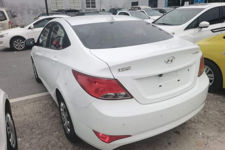 Used Hyundai Verna (older generation) 2014 1.4L Manual Smart GLS Trim Exterior 2