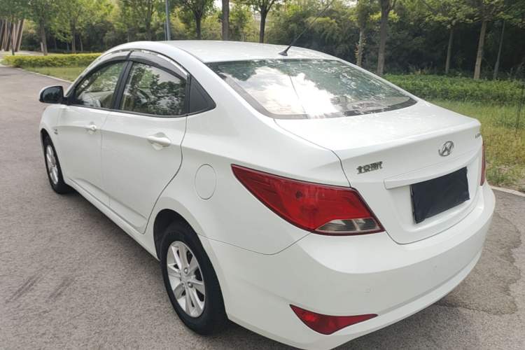 Used Hyundai Verna (older generation) 2014 1.4L Manual Smart GLS Trim Exterior 2