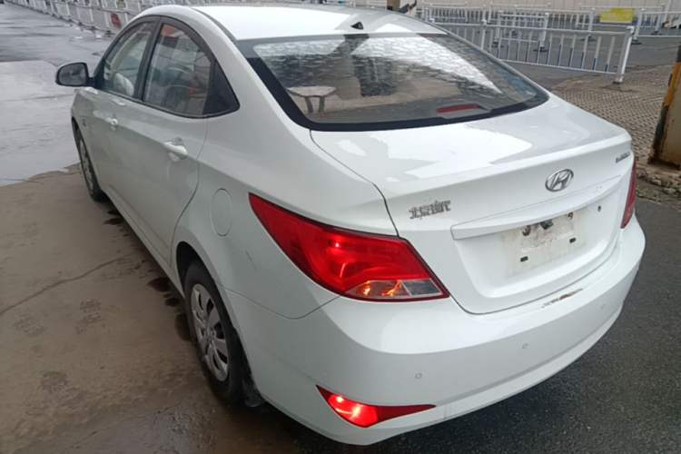 Used Hyundai Verna (older generation) 2014 1.4L Manual Smart GLS Trim Exterior 2