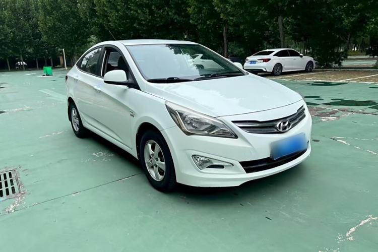 Used Hyundai Verna (older generation) 2014 1.4L Automatic Smart GLS Exterior 2