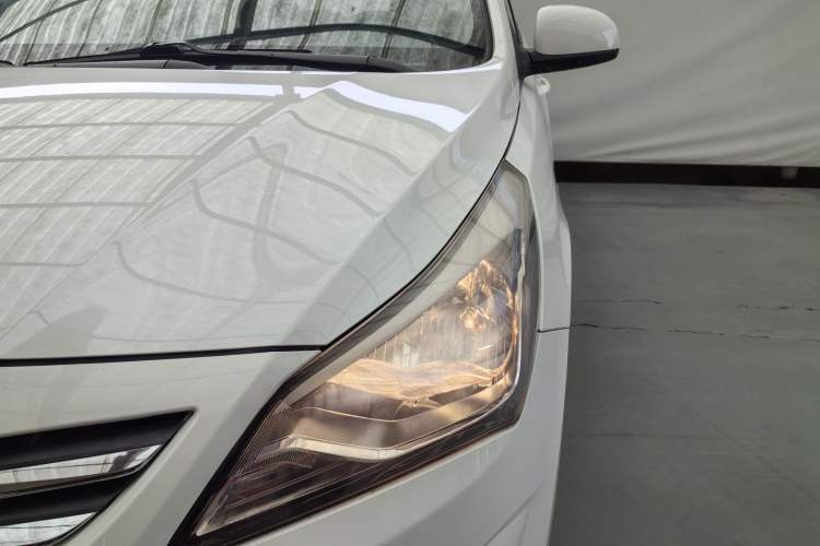 Used Hyundai Verna (older generation) 2014 1.4L Automatic Smart GLS Exterior 2