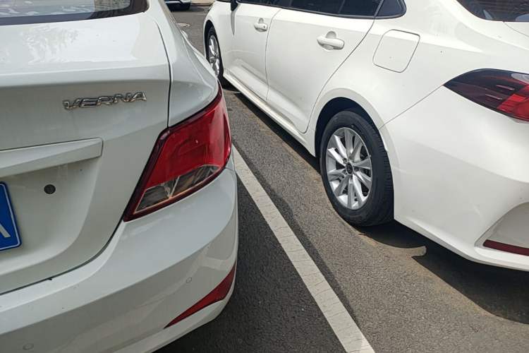 Used Hyundai Verna (older generation) 2014 1.4L Automatic Smart GLS Exterior 3